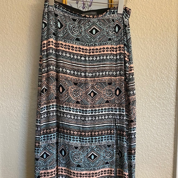 Kendall and Kylie maxi skirt with slits - Picture 1 of 3